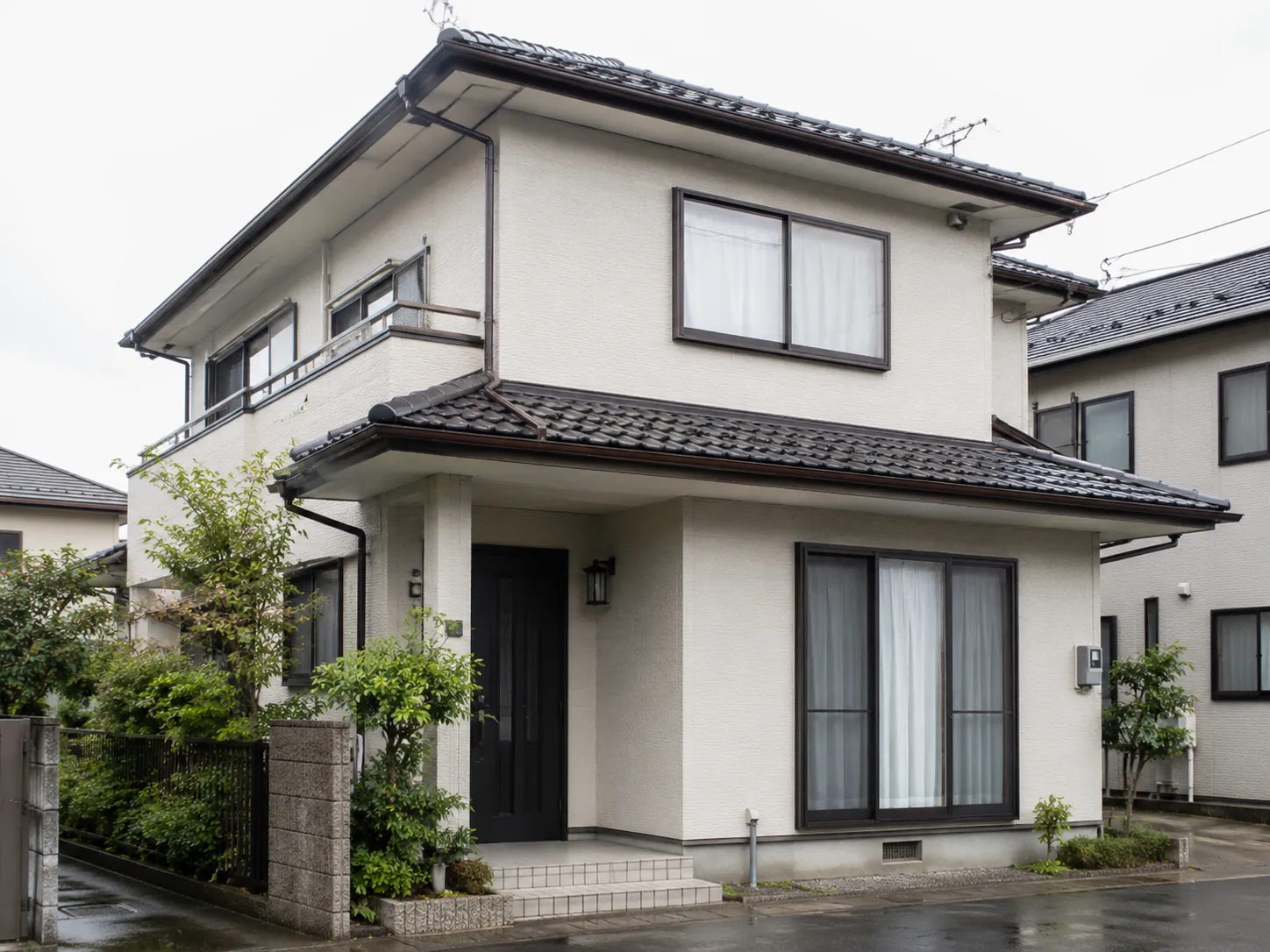 雨漏りは天井から水が落ちてからでは遅い?梅雨時期に気づきやすい住まいのサイン